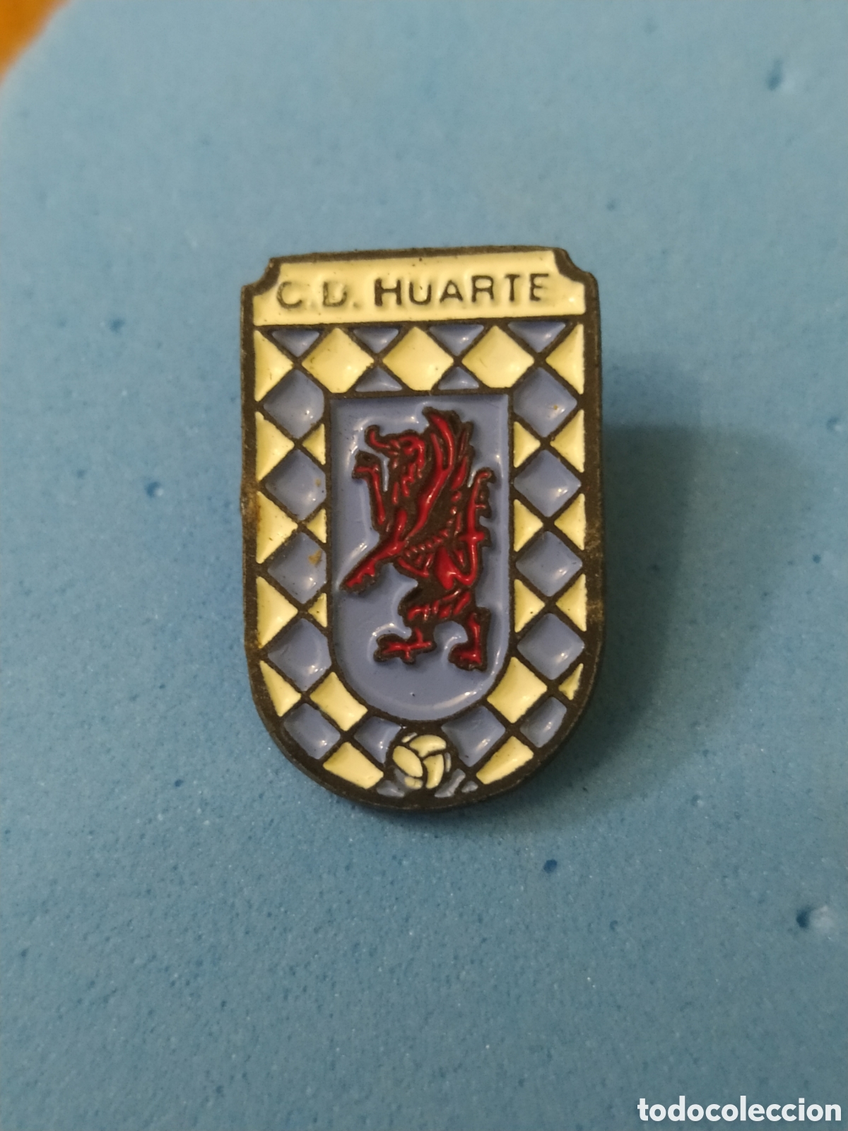 Sammelleidenschaft Sport: PINS DE F&Uacute;TBOL OFICIAL CD HUARTE . HUARTE Navarra