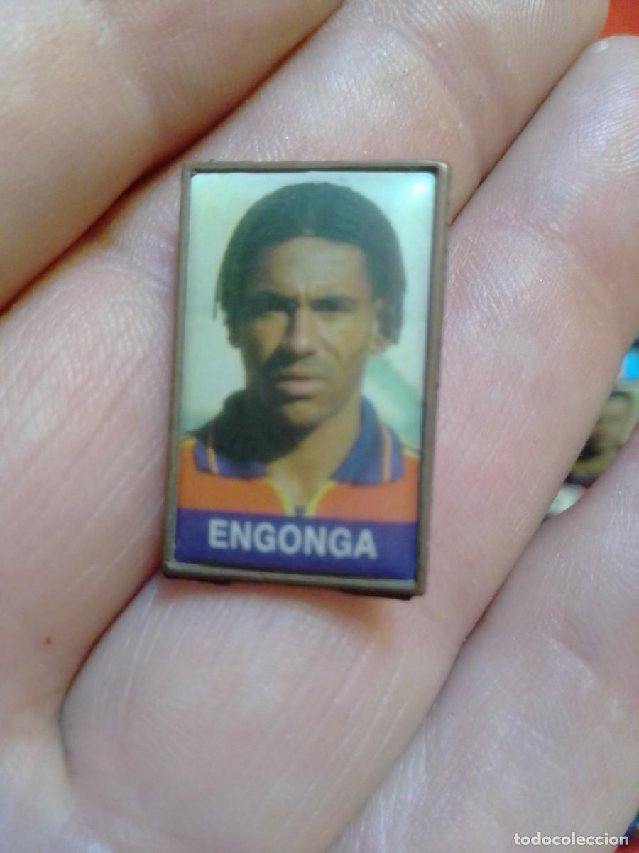 Colecionismo desportivo: PINS F&Uacute;TBOL , FOTO FUTBOLISTA ENGONGA