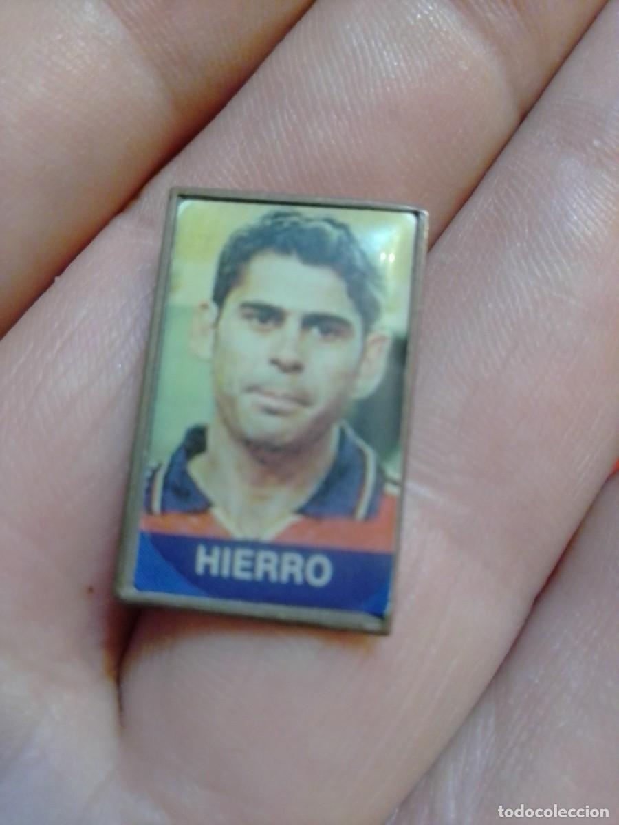 Colecionismo desportivo: PINS F&Uacute;TBOL , FOTO FUTBOLISTA HIERRO