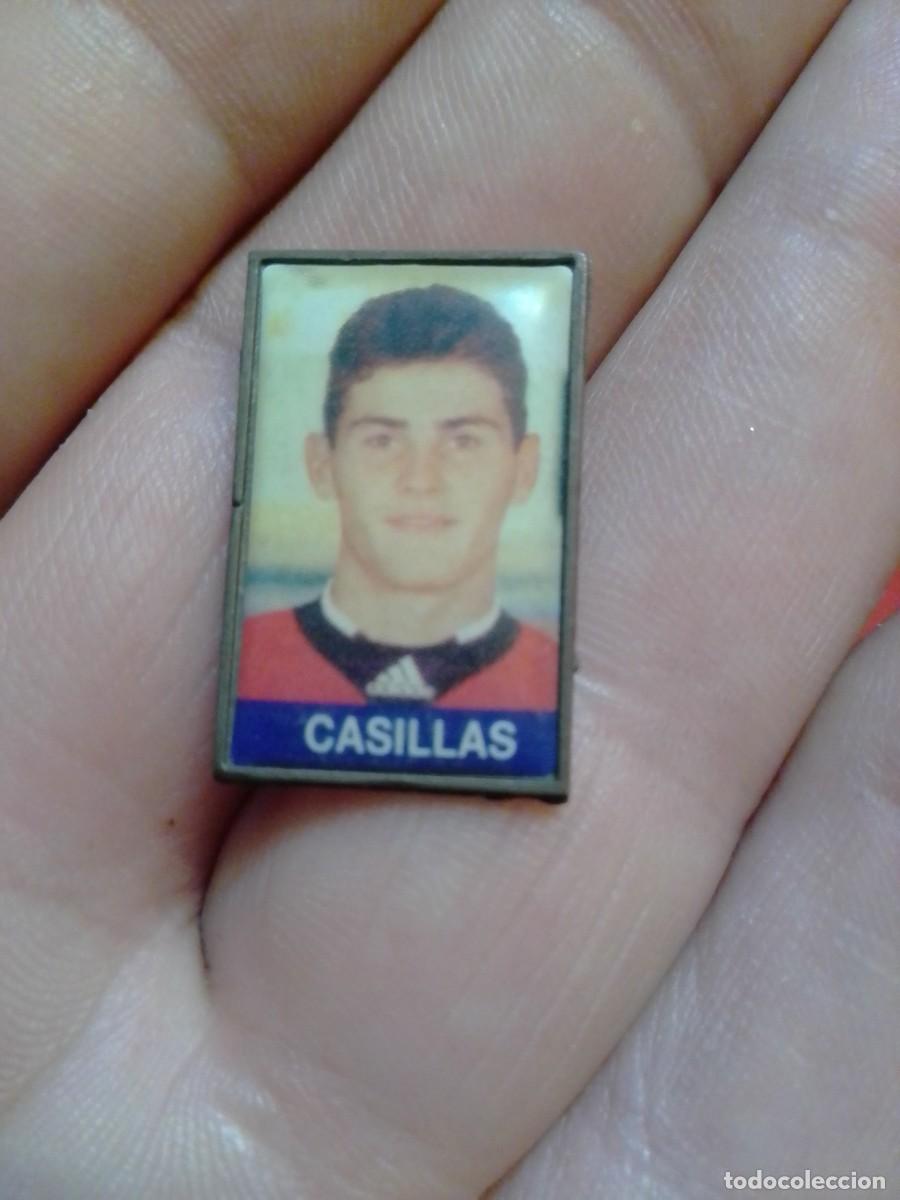 Colecionismo desportivo: PINS F&Uacute;TBOL , FOTO FUTBOLISTA CASILLAS