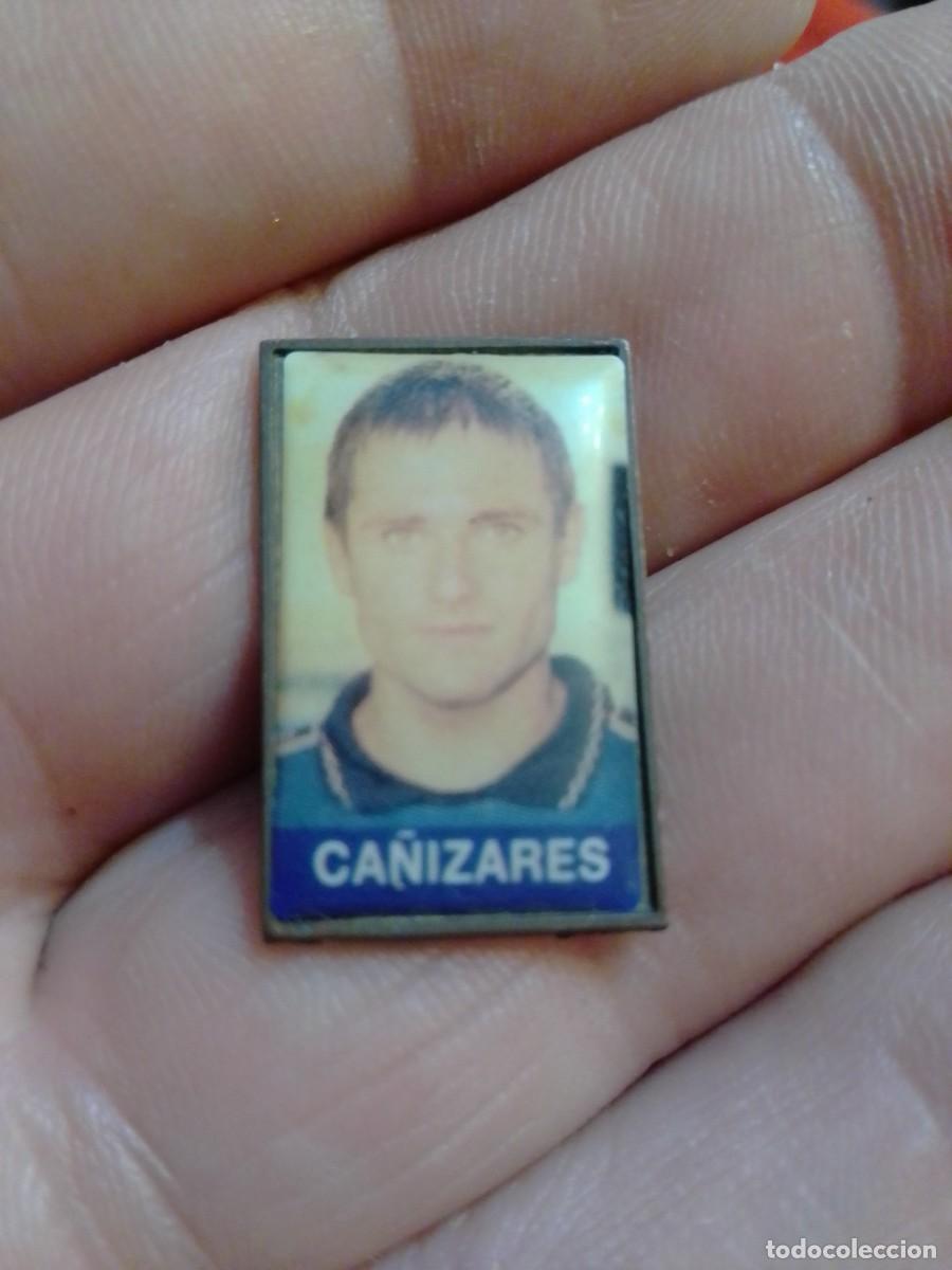 Collezionismo sportivo: PINS F&Uacute;TBOL , FOTO FUTBOLISTA CA&Ntilde;IZARES