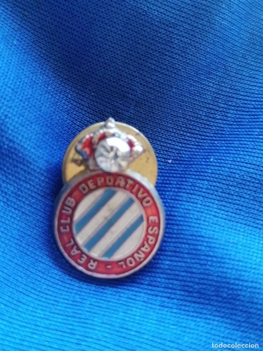 Sammelleidenschaft Sport: Pin Real Club Deportivo Espa&ntilde;ol de Barcelona con brillante