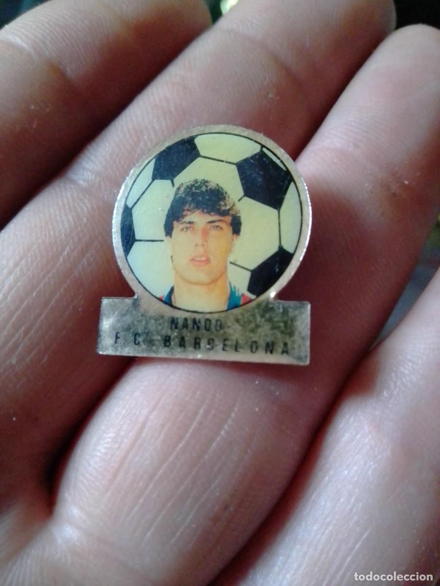 Collezionismo sportivo: PINS F&Uacute;TBOL , FOTO FUTBOLISTA NANDO BARCELONA