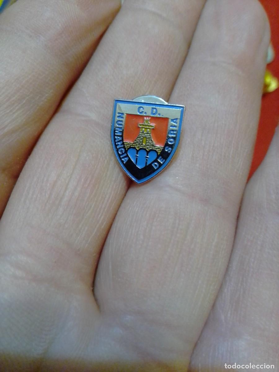 Collezionismo sportivo: PINS F&Uacute;TBOL CLUB DEPORTIVO NUMANCIA DE SORIA
