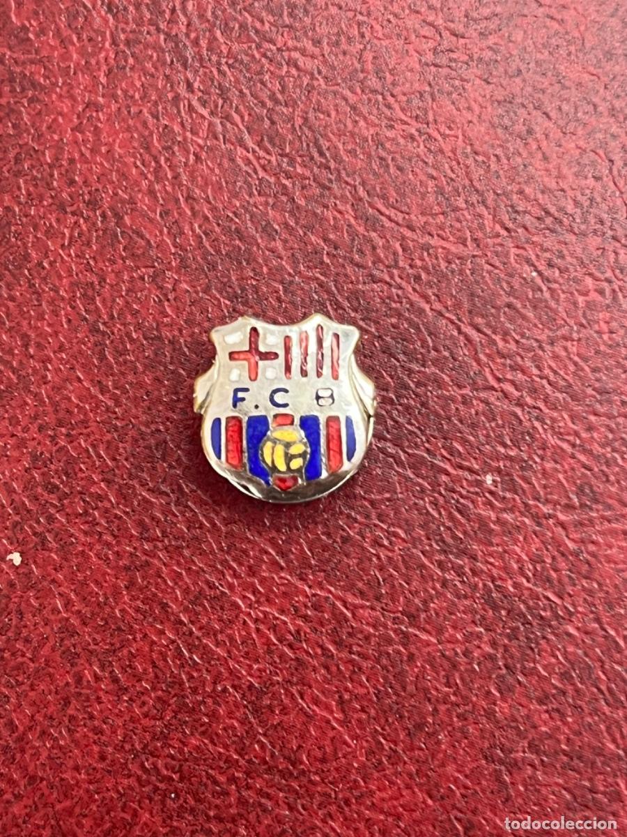 Sammelleidenschaft Sport: INSIGNIA ESMALTADA DE OJAL DEL F&Uacute;TBOL CLUB BARCELONA 1970&rsquo;S.