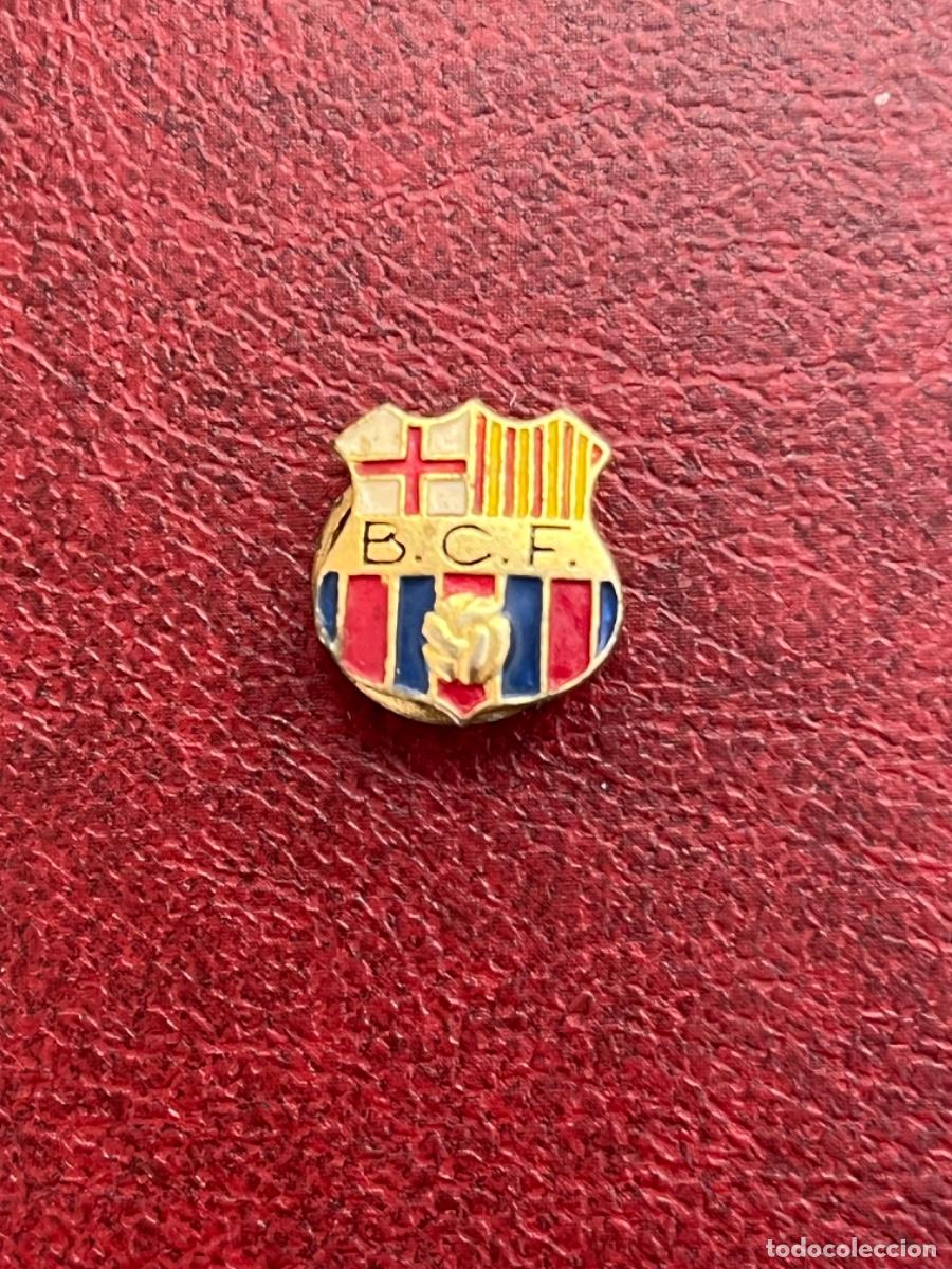 Sammelleidenschaft Sport: INSIGNIA DE OJAL DEL CLUB DE F&Uacute;TBOL BARCELONA 1950&rsquo;S.