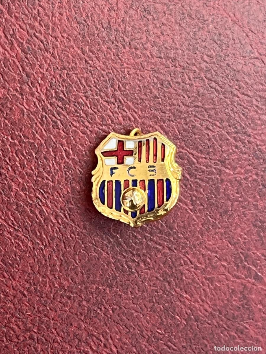 Sammelleidenschaft Sport: INSIGNIA ESMALTADA DE AGUJA DEL F&Uacute;TBOL CLUB BARCELONA.