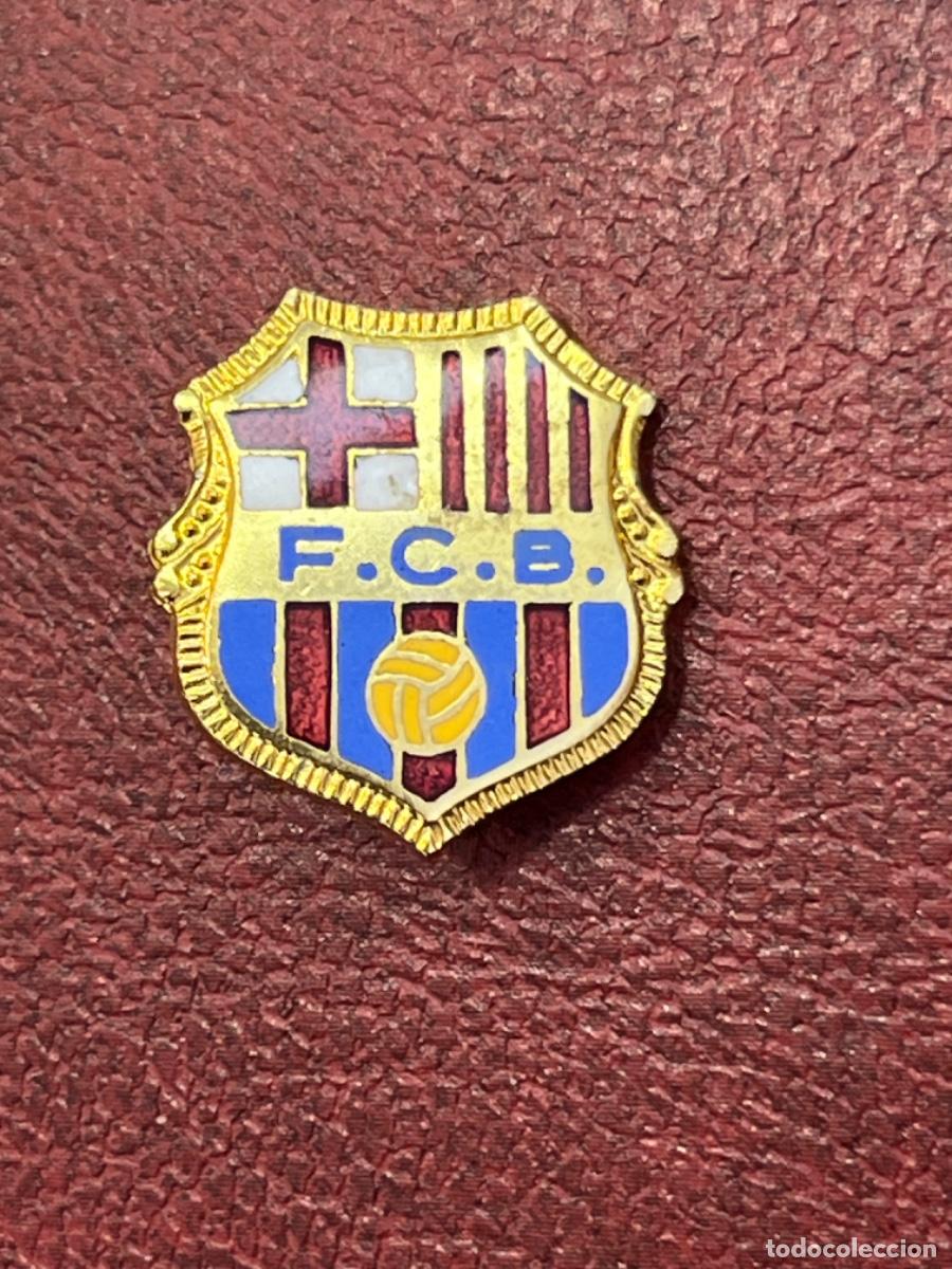 Sammelleidenschaft Sport: INSIGNIA ESMALTADA DE AGUJA DEL F&Uacute;TBOL CLUB BARCELONA.