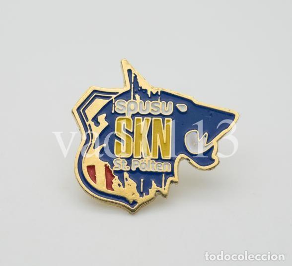 Coleccionismo deportivo: Badge Pin football clubs in Austria - SKN St. Polten