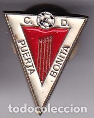 Coleccionismo deportivo: PIN DEL CLUB DE FUTBOL PUERTA BONITA (FOOTBALL) MADRID