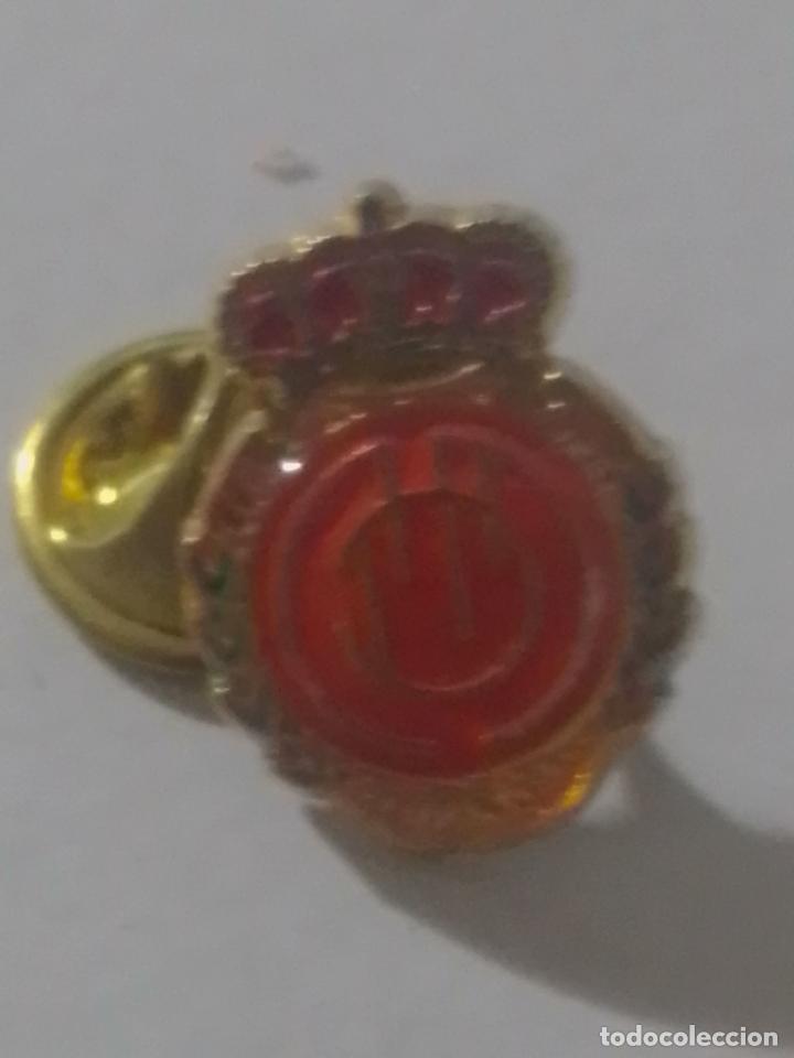 Coleccionismo deportivo: Pin del C.D. Mallorca - Foto 1