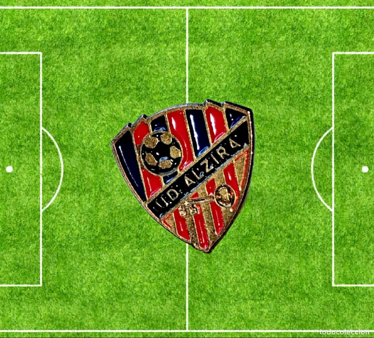 Colecionismo desportivo: PIN DE FUTBOL -U. D. ALZIRA (VALENCIA) - ANTIGUO
