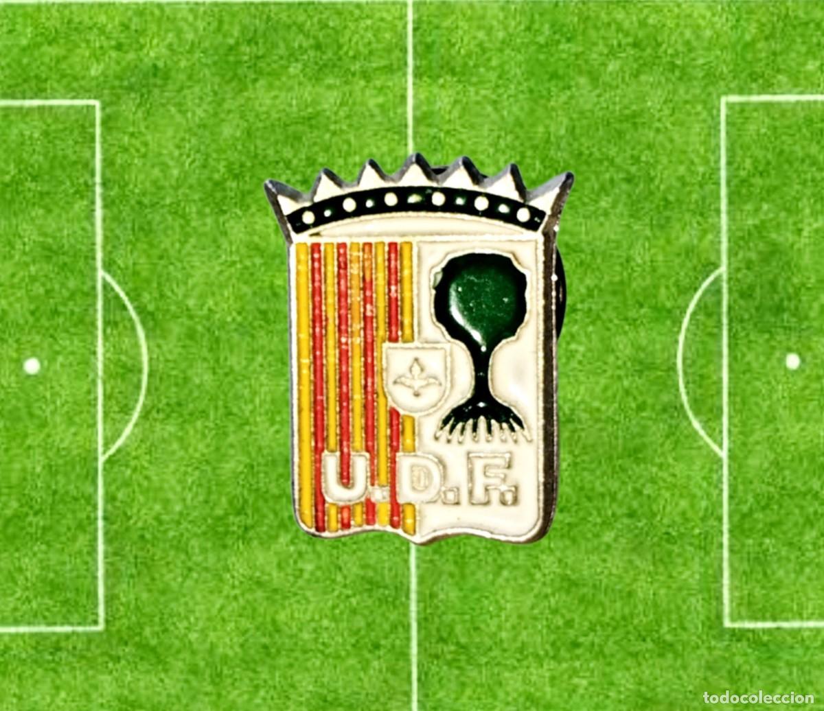 Colecionismo desportivo: PIN DE FUTBOL - UNI&Oacute;N DEPORTIVA FRAGA (U. D. F.) (HUESCA)