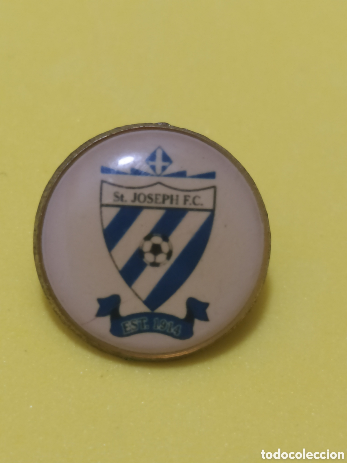 Coleccionismo deportivo: INSIGNIAS DE F&Uacute;TBOL ST JOSEPH FC Gibraltar