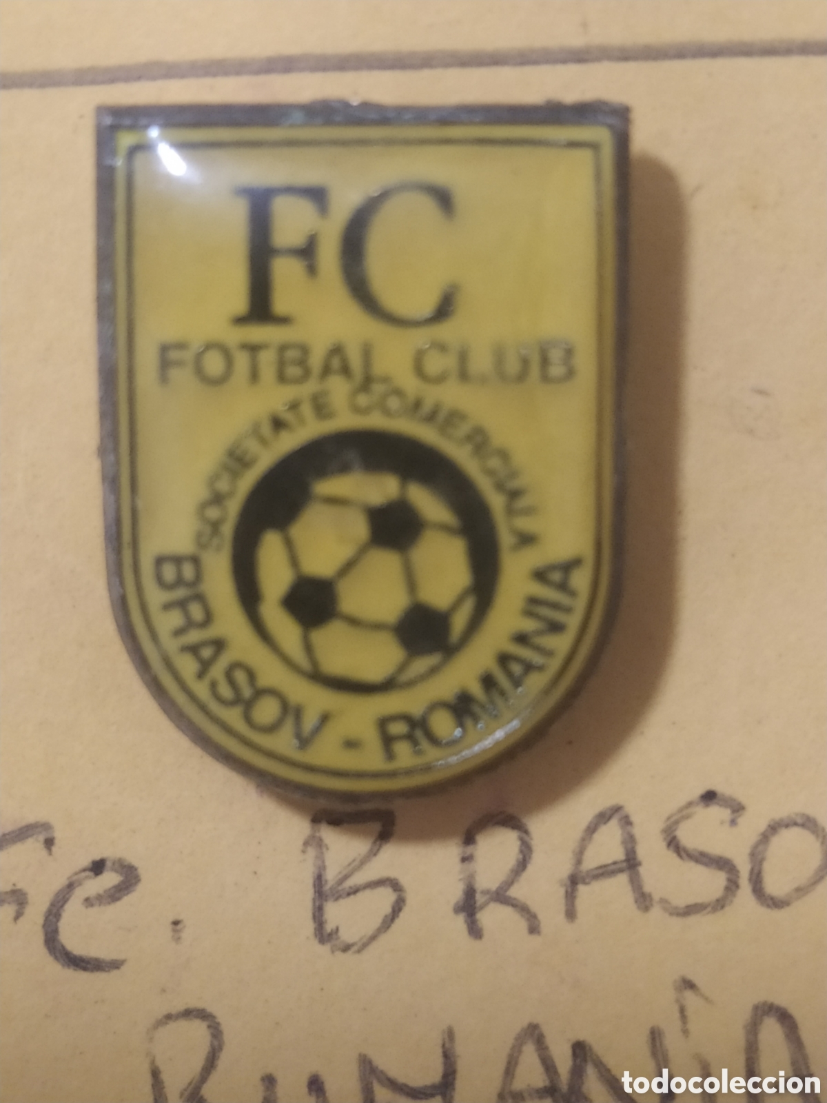 Coleccionismo deportivo: INSIGNIAS DE F&Uacute;TBOL DC BRASOV. RUMAN&Iacute;A