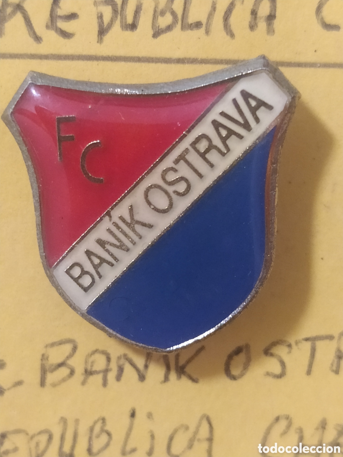 Coleccionismo deportivo: INSIGNIAS DE F&Uacute;TBOL DE F&Uacute;TBOL. FC BANIK OSTRAVA. R. CHECA