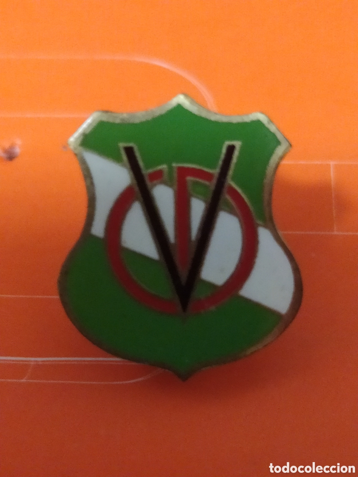 Sammelleidenschaft Sport: PINS DE F&Uacute;TBOL CD VILLANUEVA DEL ORZOBISPO. JA&Eacute;N