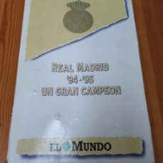Coleccionismo deportivo: REAL MADRID 94 95 UN GRAN CAMPEON, EL MUNDO, COMPLETO, 24 PINS Y 24 LAMINAS