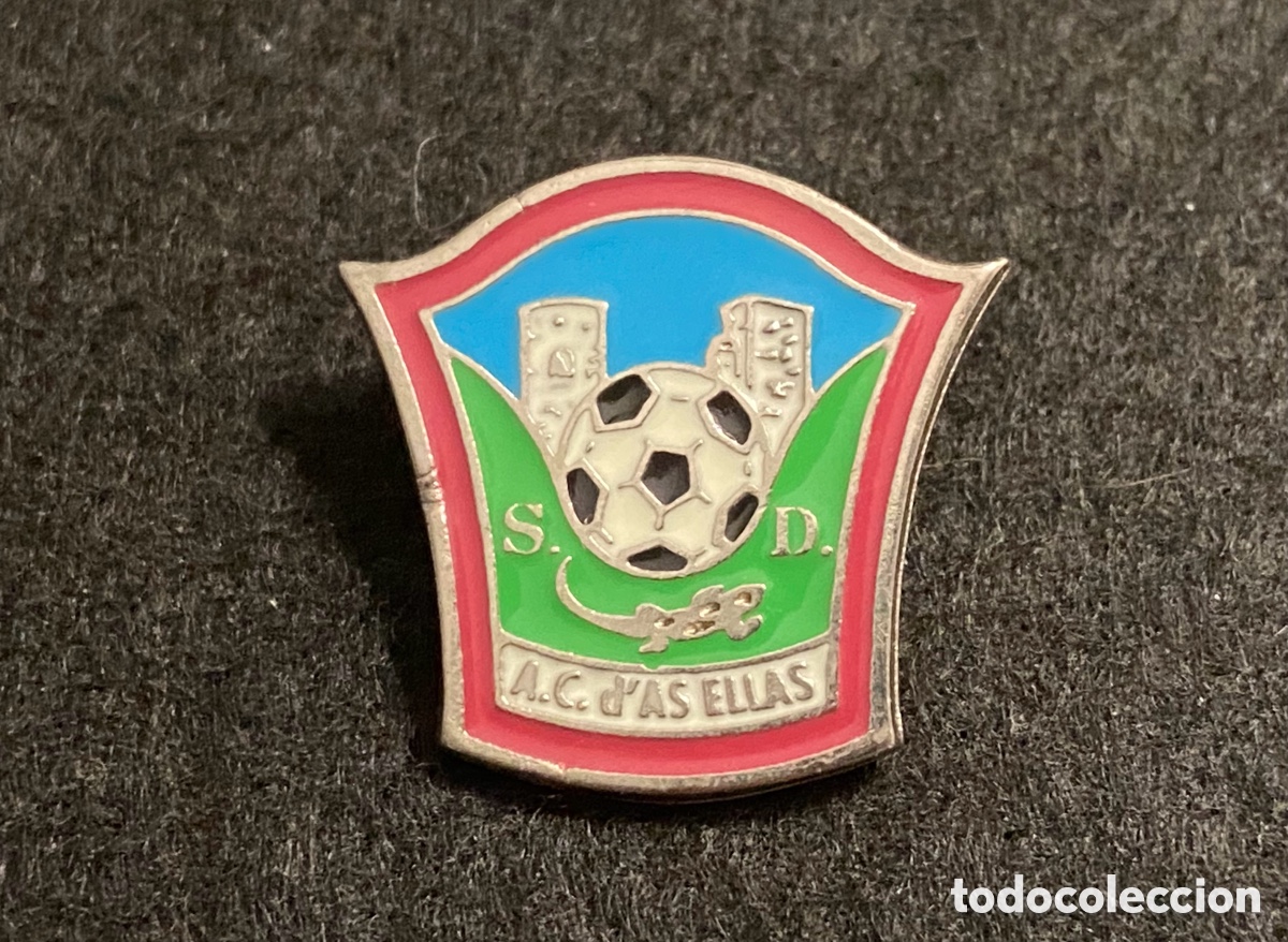 Coleccionismo deportivo: SD AC D&rsquo;AS ELLAS INSIGNIA AGUJA ESCUDO F&Uacute;TBOL PIN C&Aacute;CERES.