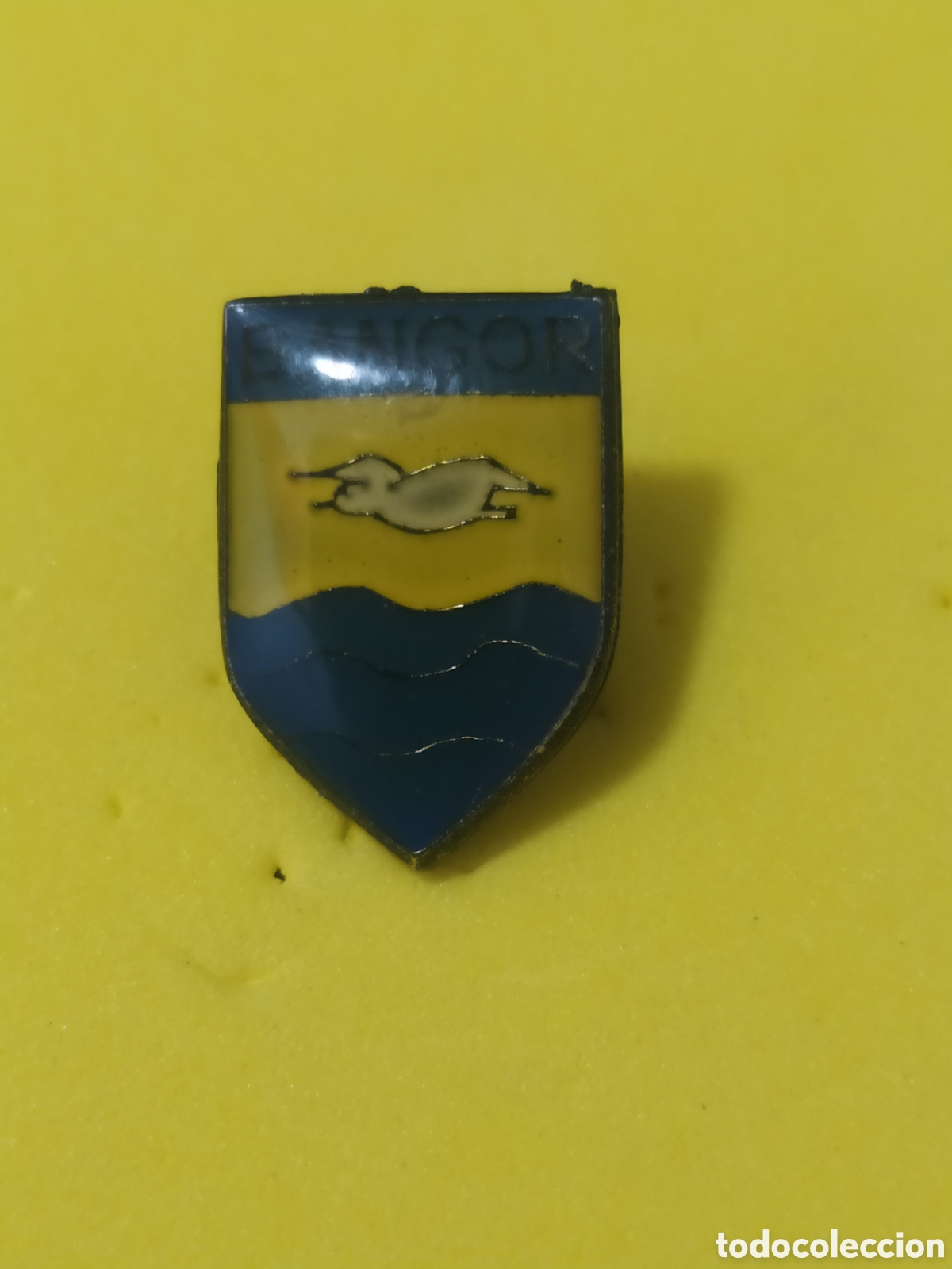 Coleccionismo deportivo: INSIGNIAS DE F&Uacute;TBOL BANGOR. FC IRLANDA DEL NORTE