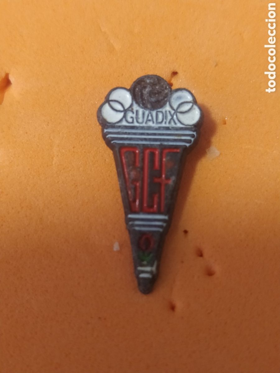 Sammelleidenschaft Sport: PINS DE F&Uacute;TBOL GUADIX CF GRANADA