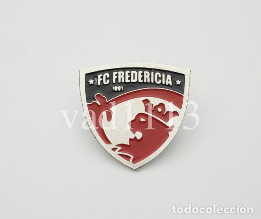 Coleccionismo deportivo: Badge Pin: European football clubs Denmark - &rdquo; FC Fredericia &rdquo;
