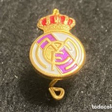 Coleccionismo deportivo: REAL MADRID CLUB FUTBOL ANTIGUA INSIGNIA DE AGUJA ESCUDO PIN.