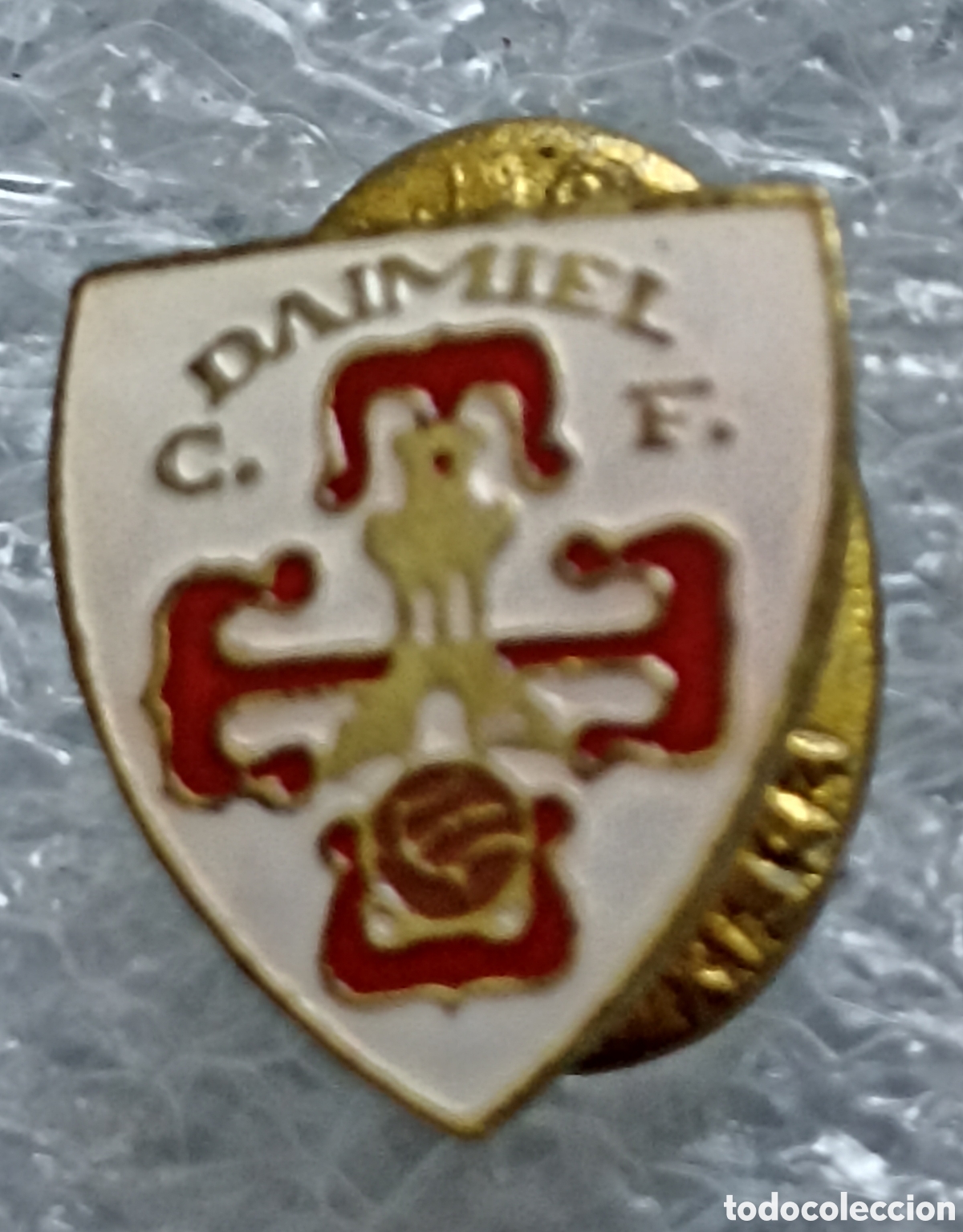 Colecionismo desportivo: PIN FUTBOL OJAL, C.F. DAIMIEL, CIUDAD REAL