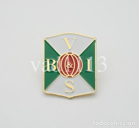 Coleccionismo deportivo: Badge Pin football clubs in Sweden - &rdquo; Varbergs BoIS &rdquo;