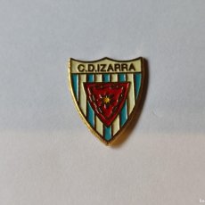 Coleccionismo deportivo: PIN FUTBOL CLUB DEPORTIVO IZARRA DE NAVARRA