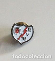 Coleccionismo deportivo: PIN ESCUDO DEL RAYO VALLECANO - EMBLEMA DE EQUIPO DE F&Uacute;TBOL ESPA&Ntilde;OL DE MADRID - DEPORTE ESPA&Ntilde;A