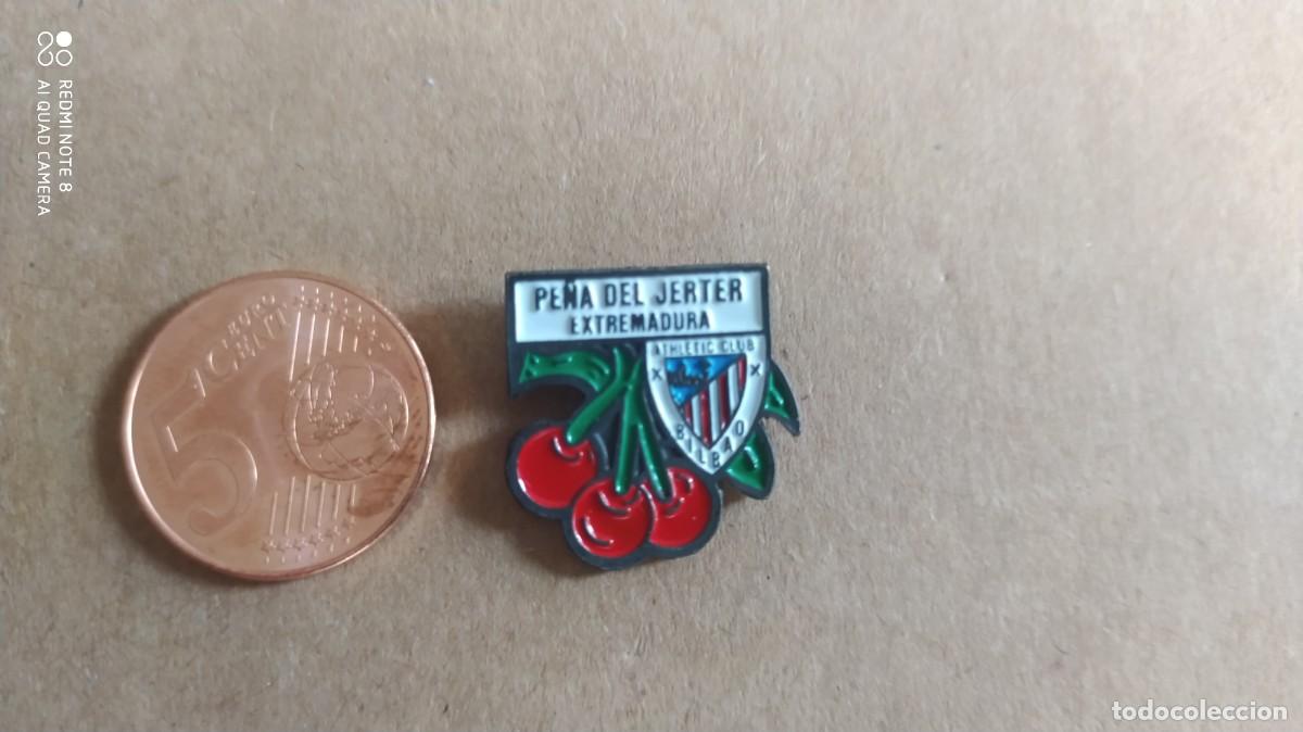 Coleccionismo deportivo: PIN PE&Ntilde;A DEL JERTER ATHLETIC BILBAO P4 - Foto 1