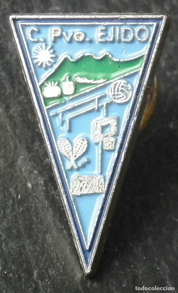 Coleccionismo deportivo: PIN - INSIGNIA DE F&Uacute;TBOL DEL CLUB POLIDEPORTIVO EJIDO (ALMER&Iacute;A)