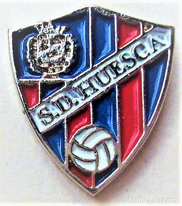 Coleccionismo deportivo: Insignia pin S. D. Huesca - Foto 1