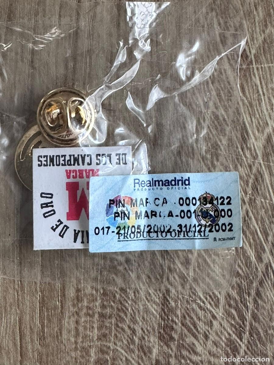 Coleccionismo deportivo: Pin oro Real Madrid edici&oacute;n Marca - Foto 2
