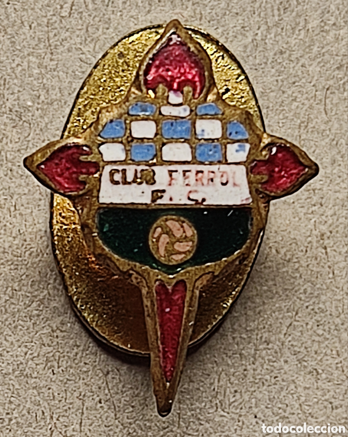 Coleccionismo deportivo: F&Uacute;TBOL CLUB FERROL F. C. INSIGNIA DE SOLAPA GALICIA C. 1960
