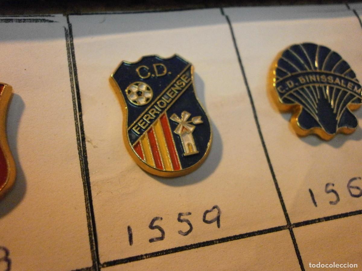 Collectionnisme sportif: pin equipo de futbol ferriolense 1559