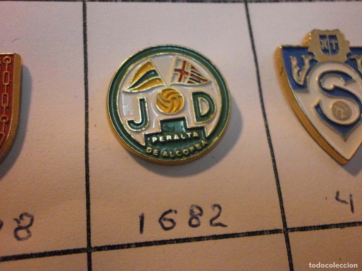 Collectionnisme sportif: pin equipo de futbol peralta 1682
