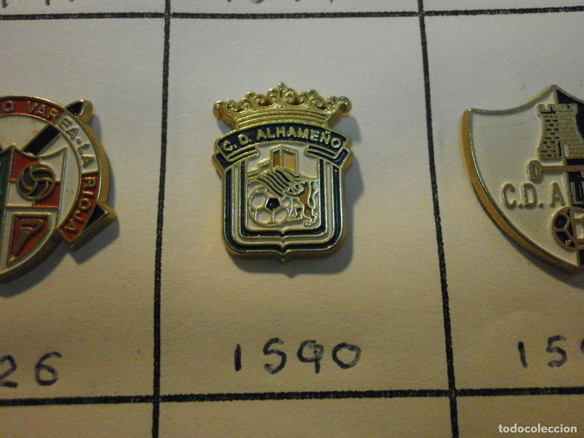 Sammelleidenschaft Sport: pin equipo de futbol alhame&ntilde;o 1590