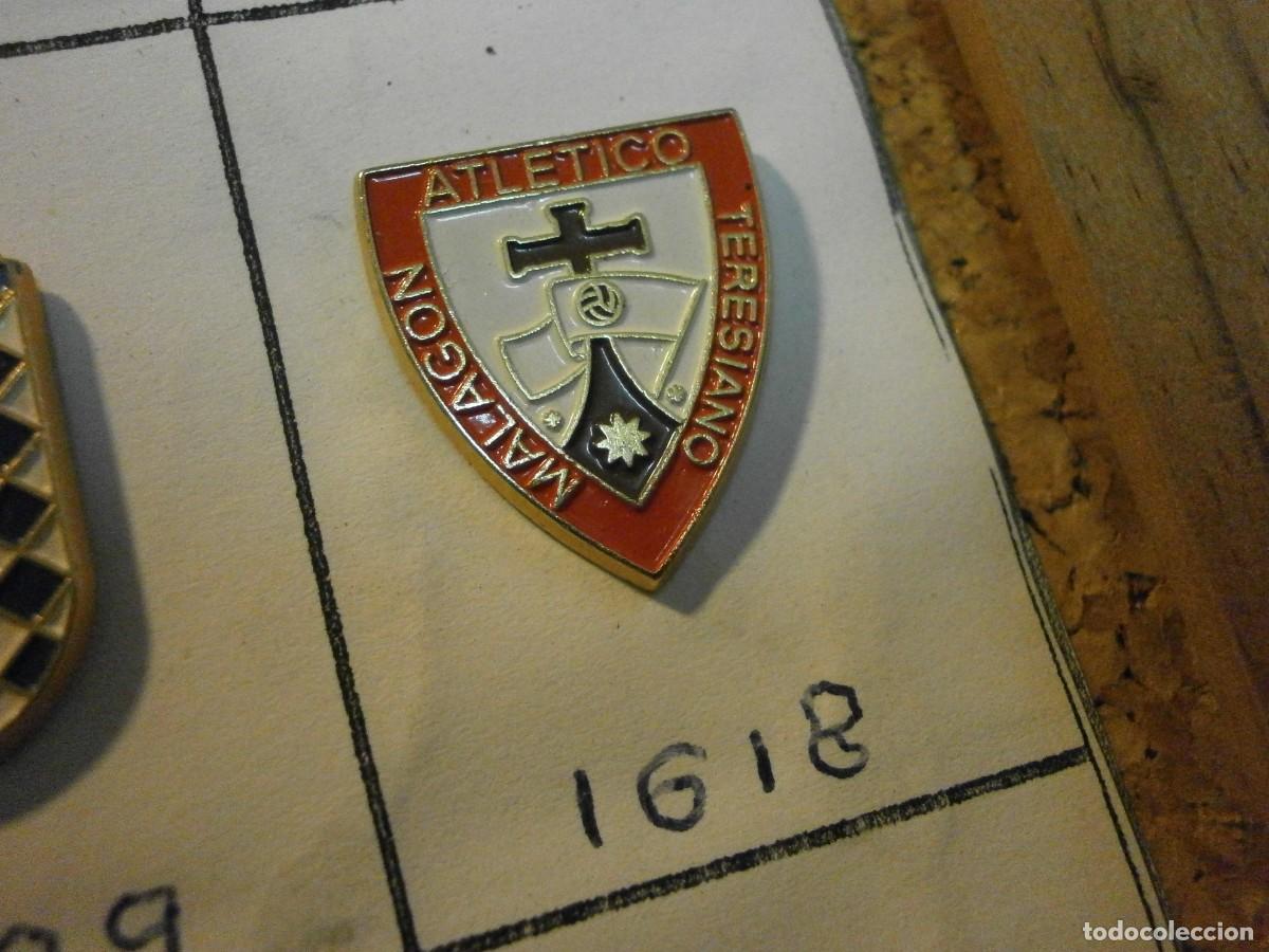 Collectionnisme sportif: pin equipo de futbol malagon teresiano 1618