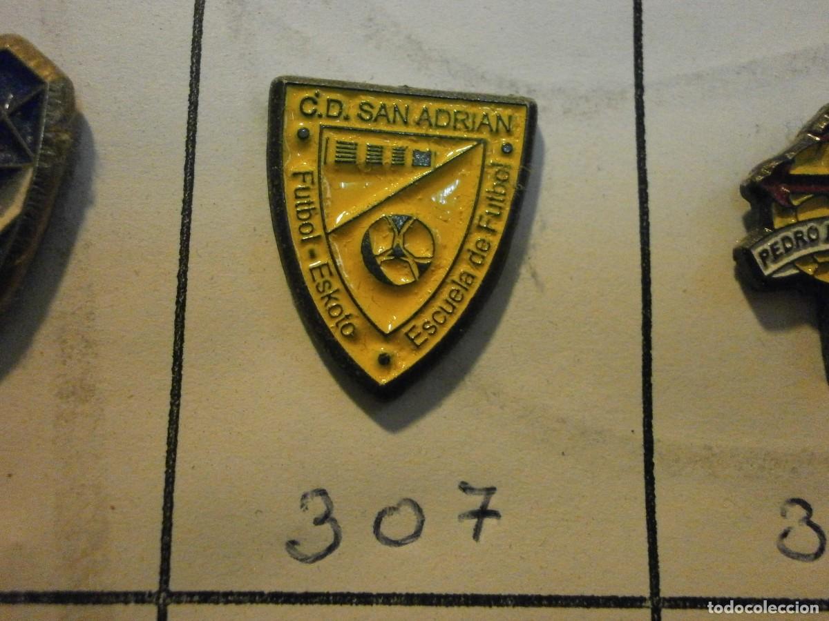 Collectionnisme sportif: pin equipo de futbol san adrian 307