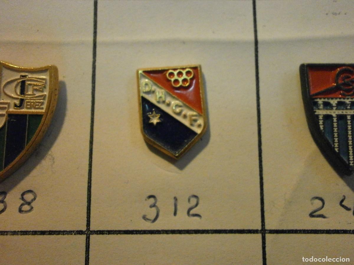 Collectionnisme sportif: pin equipo de futbol d.h.c.f 312