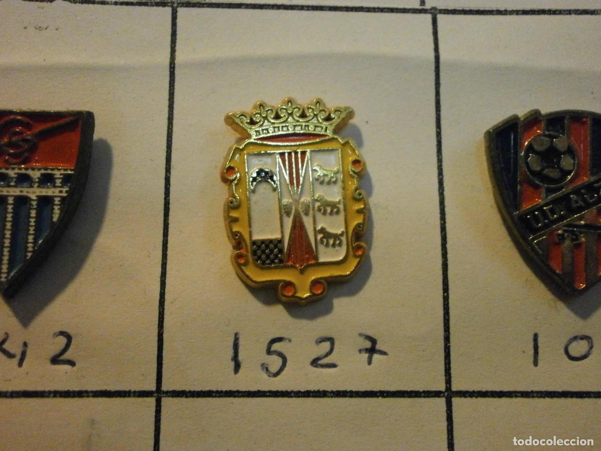 Collezionismo sportivo: pin equipo de futbol 1527