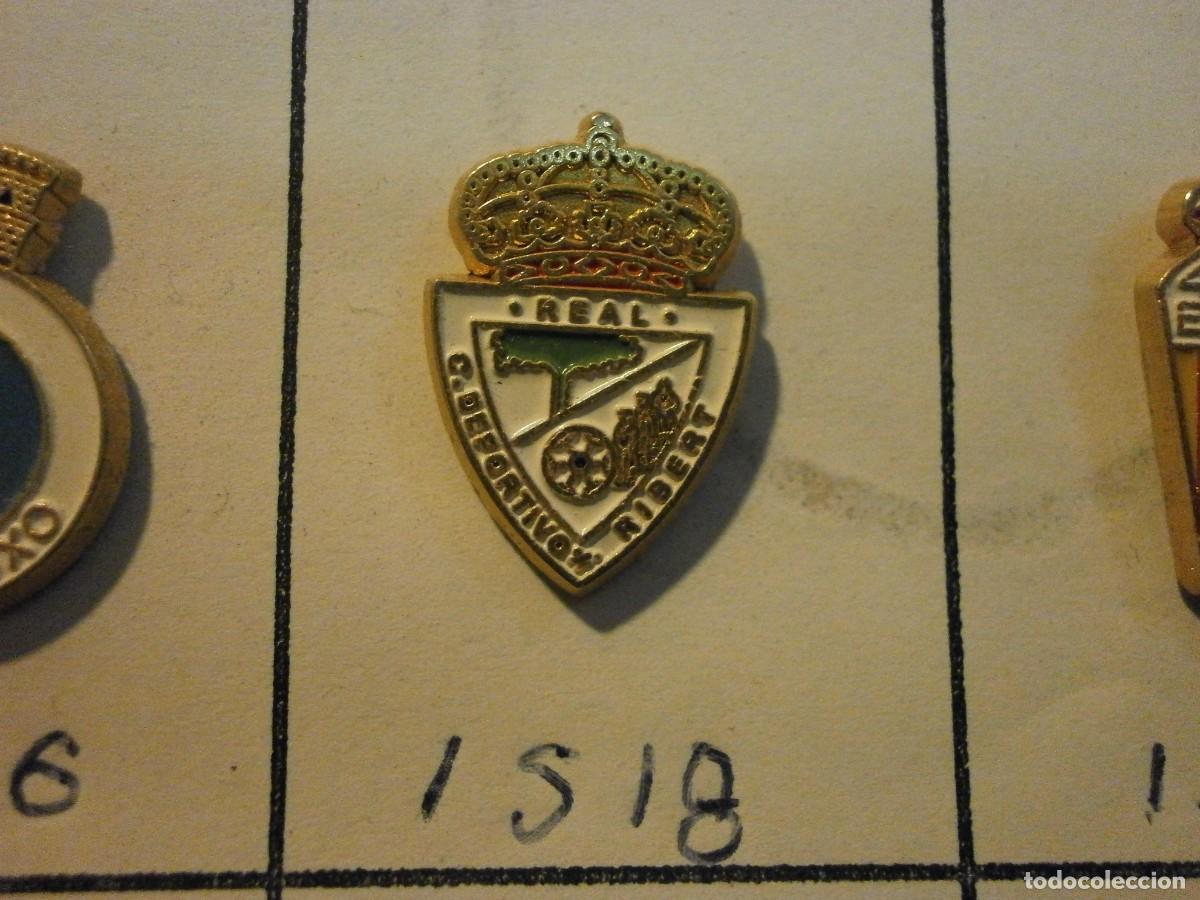 Sammelleidenschaft Sport: pin equipo de futbol ribert 1518