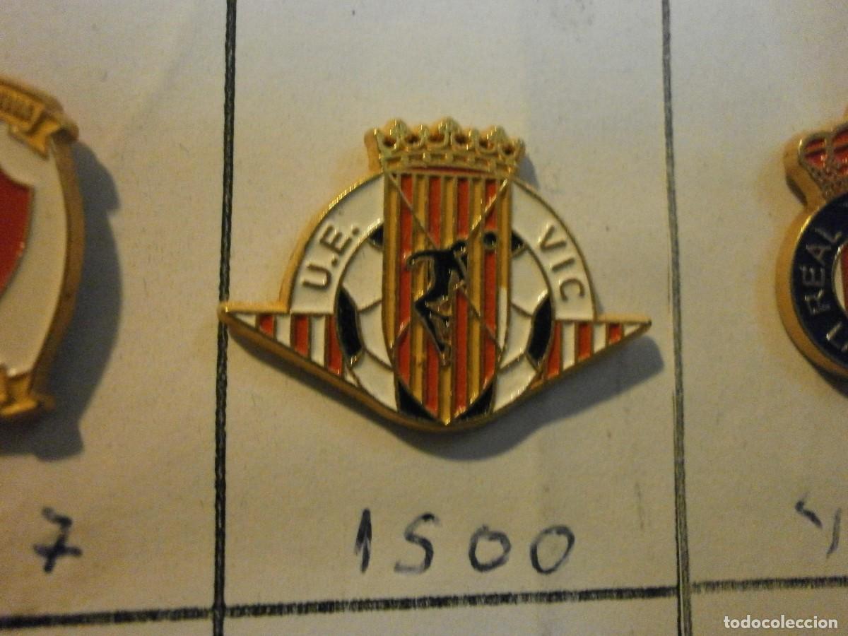 Coleccionismo deportivo: pin equipo de futbol vic 1500