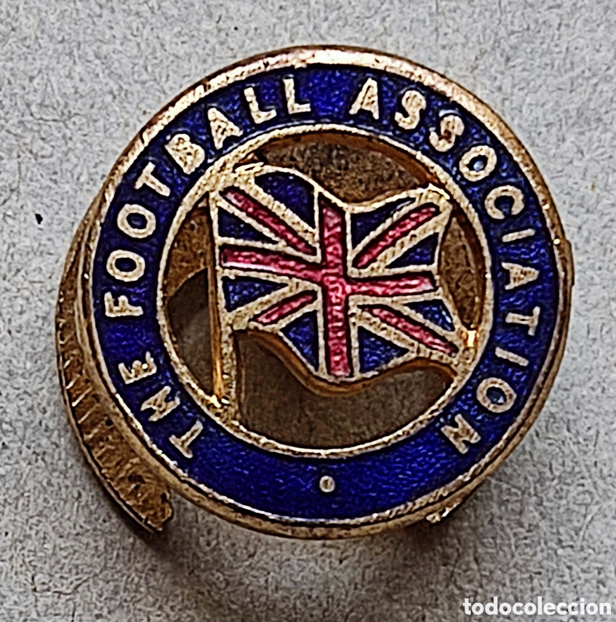 Sammelleidenschaft Sport: THE FOOTBALL ASSOCIATION ENAMELED BADGE ENGLAND U. K. C. 1960