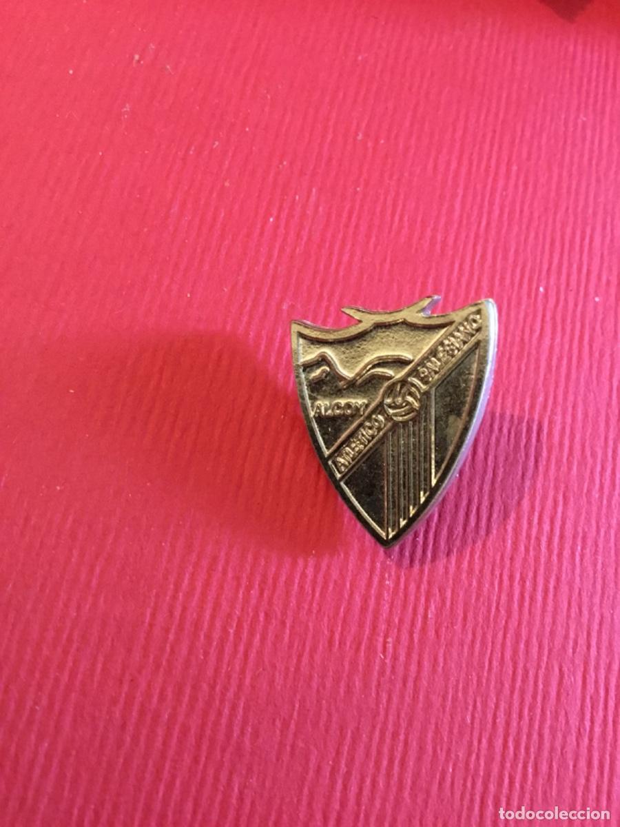 Coleccionismo deportivo: Pin atletico salesiano - Foto 1