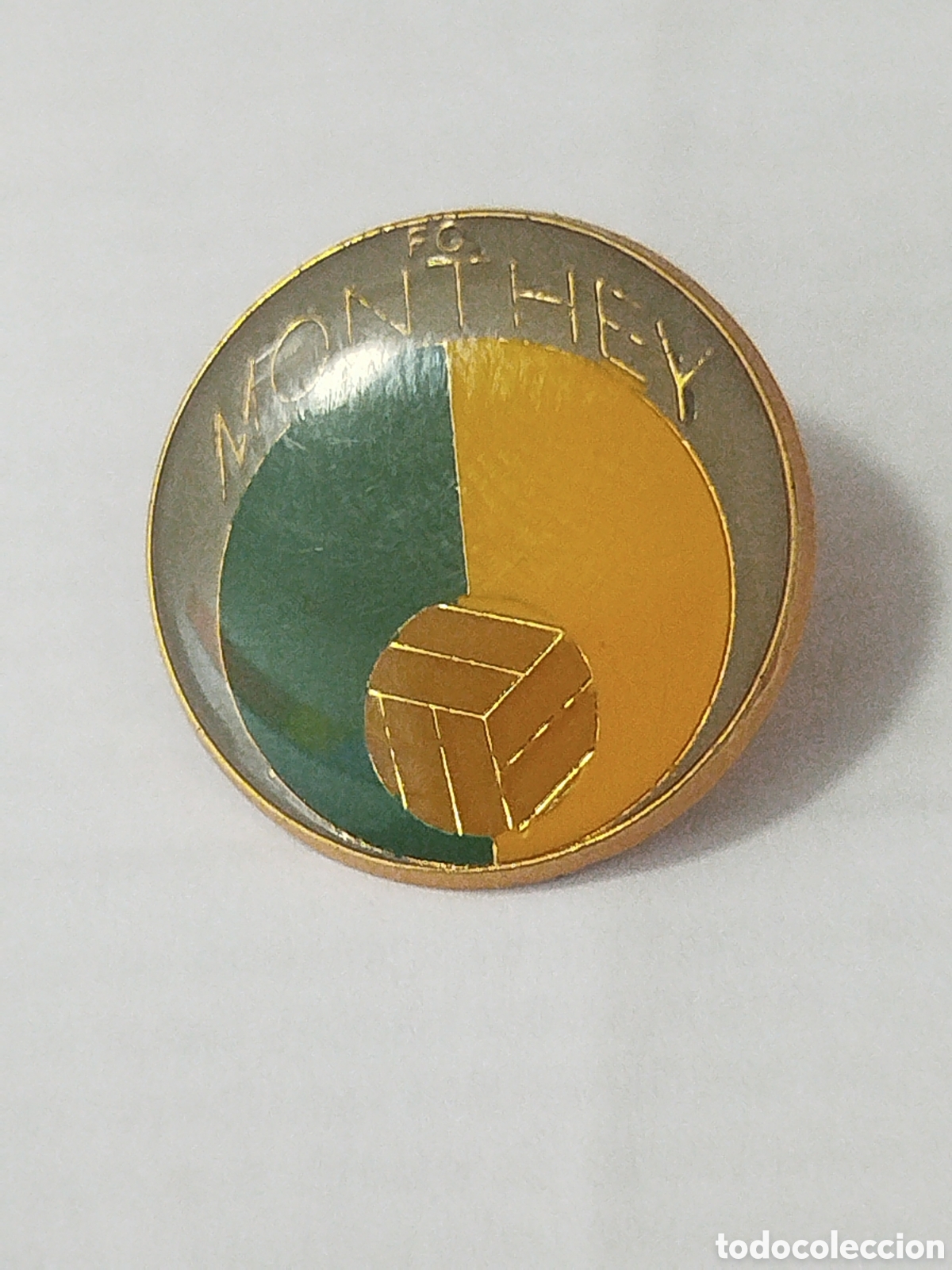 Coleccionismo deportivo: INSIGNIA DE FUTBOL.MONTHEY .MALTA