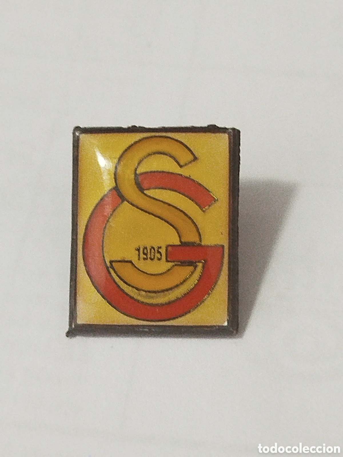 Collezionismo sportivo: INSIGNIA DE FUTBOL GALATASARAY TURQUIA