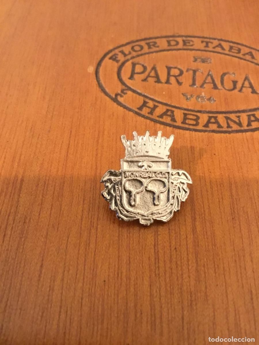 Coleccionismo deportivo: pin escudo Monreal del Campo (teruel) - Foto 1